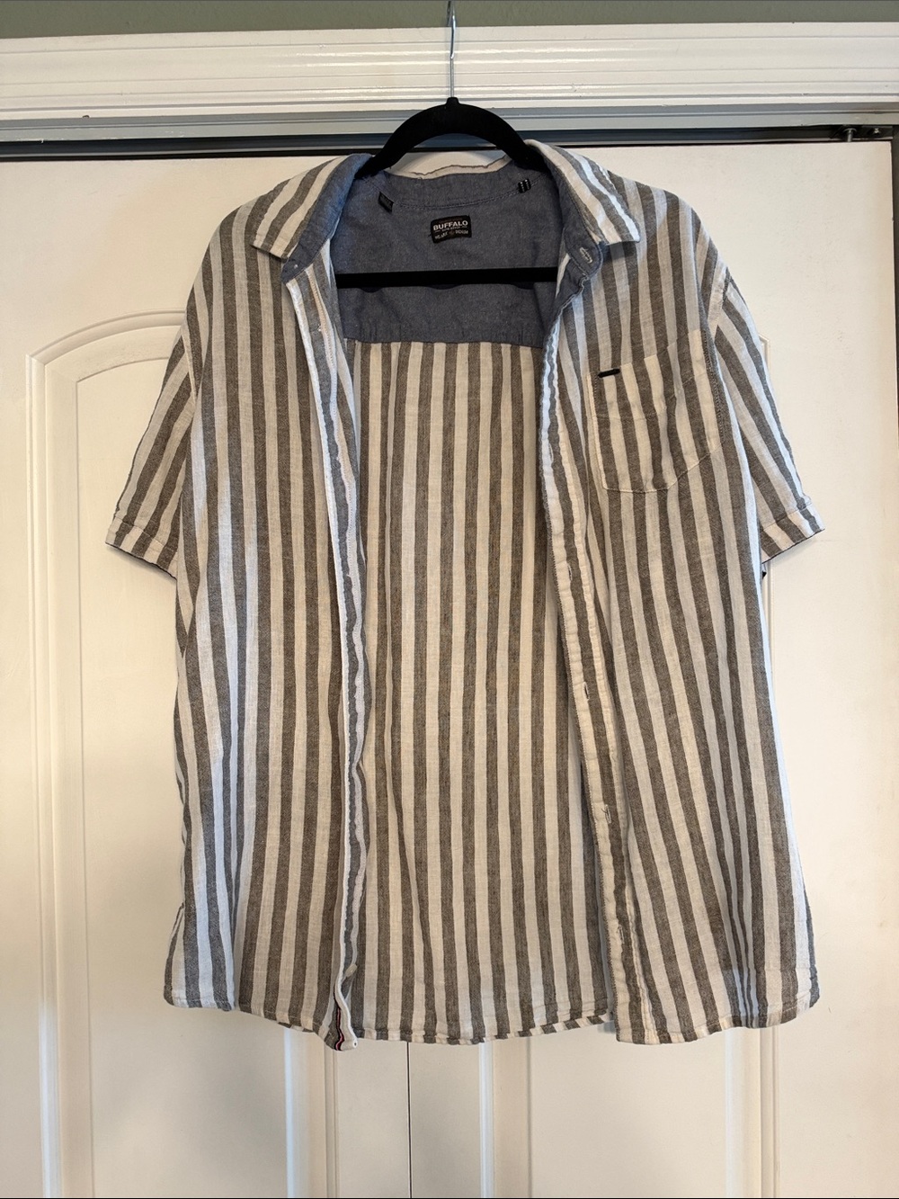 Buffalo David Bitton Gray & White Striped Short-Sleeve Button-Down